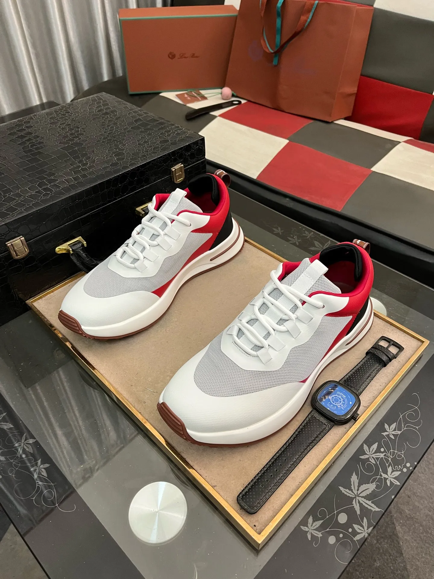 Men's men's shoes💰560⌚️⌚️LoroPiana/Noyo Piana WeekendWalk men's new thick-soled sports shoes, LP lace-up casual shoes that are as comfortable as clouds! The upper is made of cowhide leather, highlighting the sporty style. The lightweight sole adds a touch of modernity to the shoe. Counter original box packaging with dust bag!  Size: 38-449️⃣Colors available
